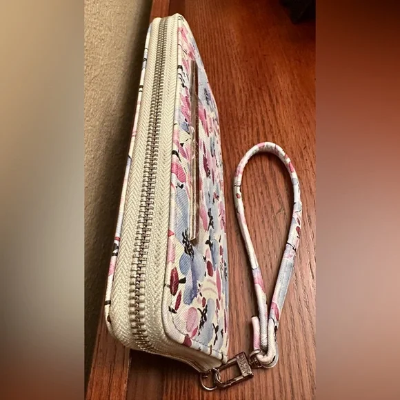 Steve Madden Floral Zip Around Wristlet Wallet - Picture 4 of 9